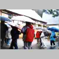 59-08-1066 14. Allenburger Klassentreffen in Holzhau, Spaziergang im Regen .jpg